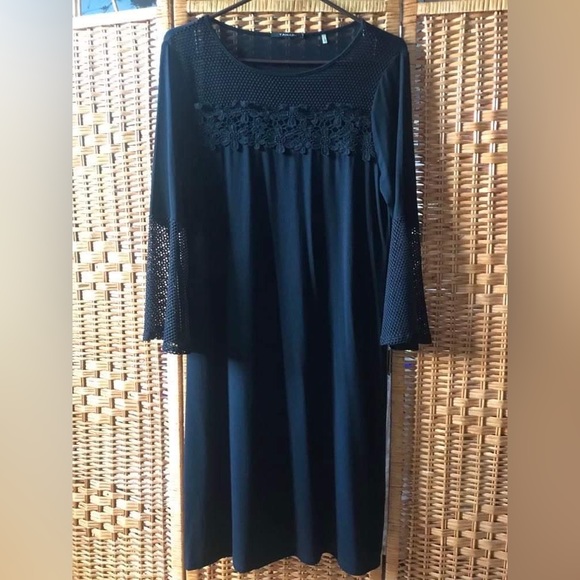 Tahari Dresses & Skirts - - Tahari Dress Medium